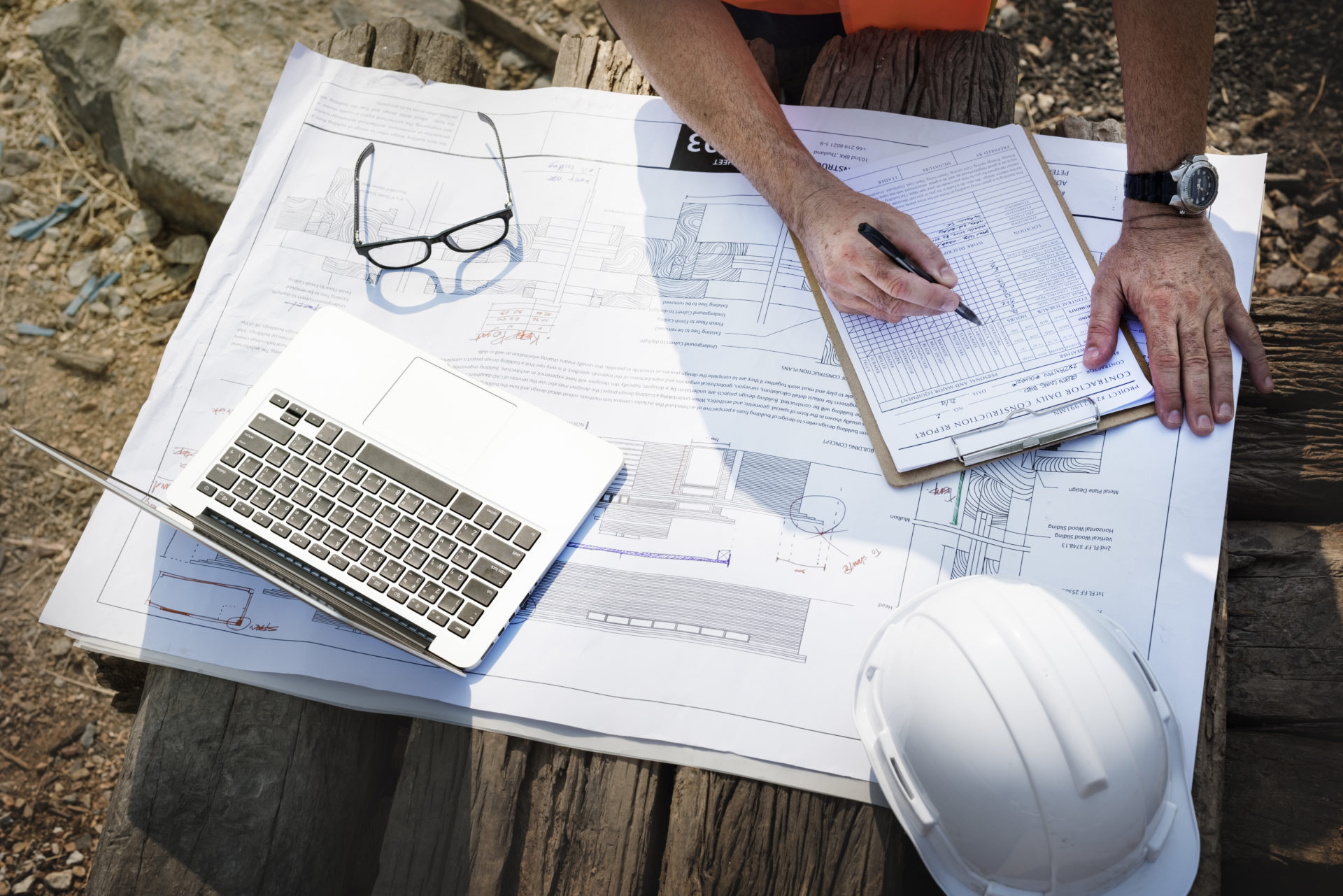 Mon permis de construire est accordé : dois-je l’afficher sur mon terrain ?